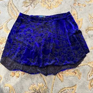 Eleve velvet burnout skirt-size small